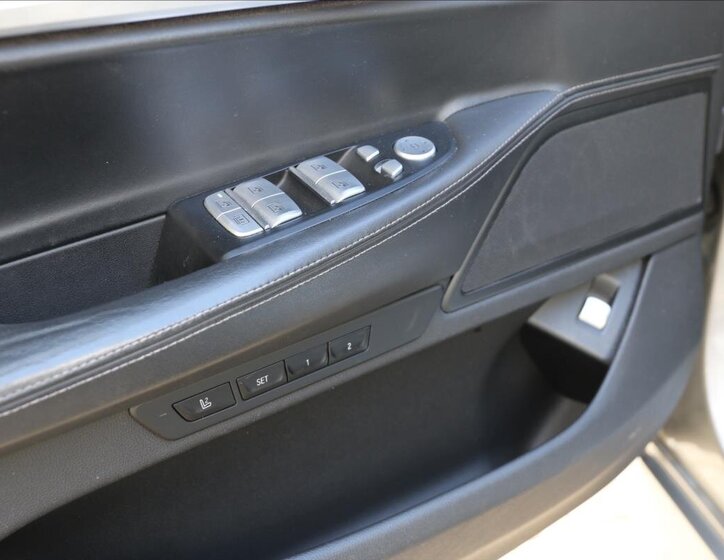 BMW Řada 7 Sedan / Limuzína 3,0 l 294 kw