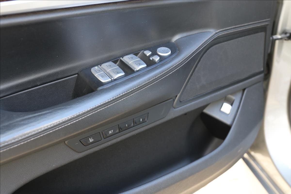 BMW Řada 7 Sedan / Limuzína 3,0 l 294 kw