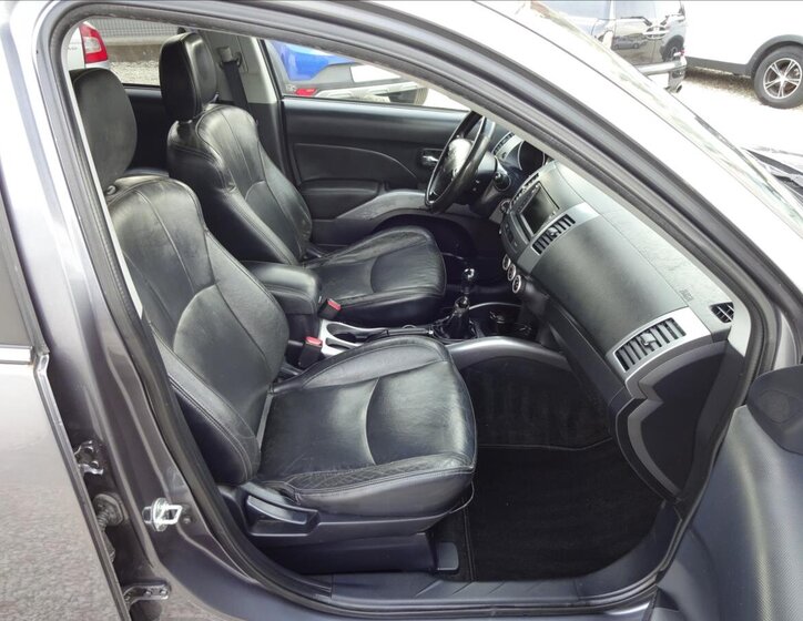 Peugeot 4007 Kombi 2,2 l 115 kw