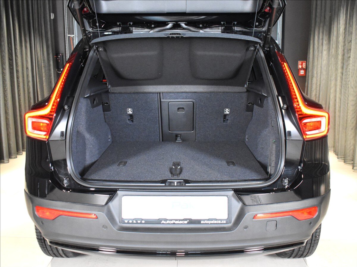 Volvo XC40 SUV / Terénní 2,0 l 120 kw