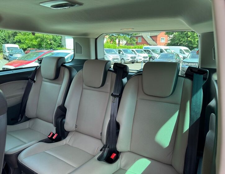 Ford Tourneo Custom 12
