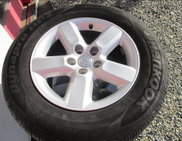 Toyota RAV4 SUV / Terénní 2,2 l 100 kw