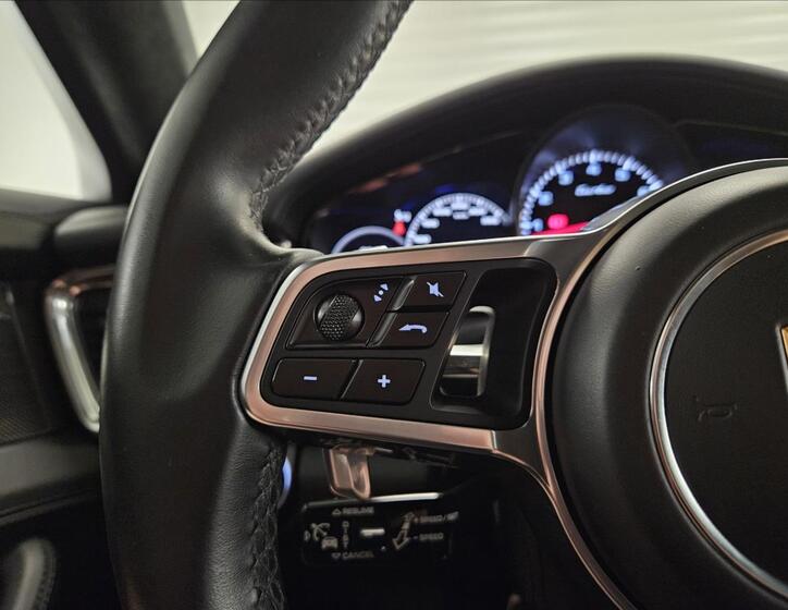Porsche Panamera 24