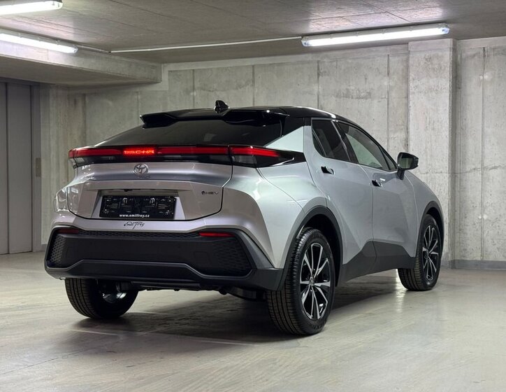 Toyota C-HR Hatchback 1,8 l 90 kw