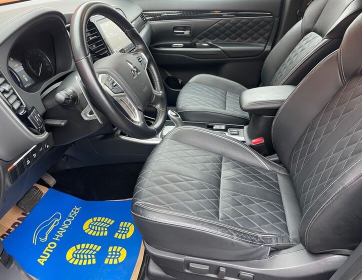 Mitsubishi Outlander 12