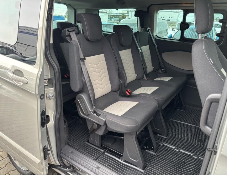 Ford Tourneo Custom 17