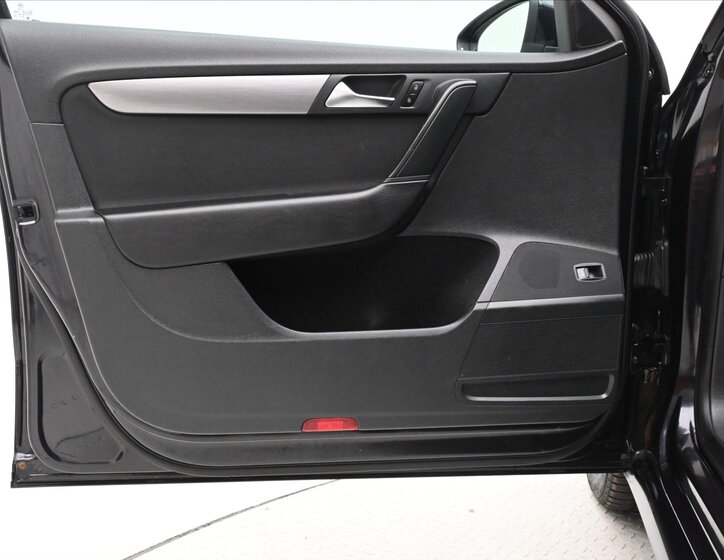 Volkswagen Passat Kombi 1,6 l 77 kw