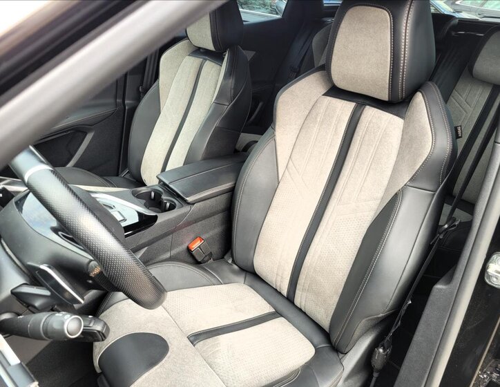 Peugeot 3008 SUV / Terénní 1,6 l 165 kw