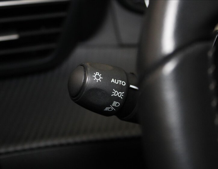 Peugeot 208 Hatchback 1,2 l 74 kw