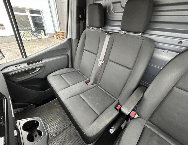 Mercedes-Benz Sprinter 11