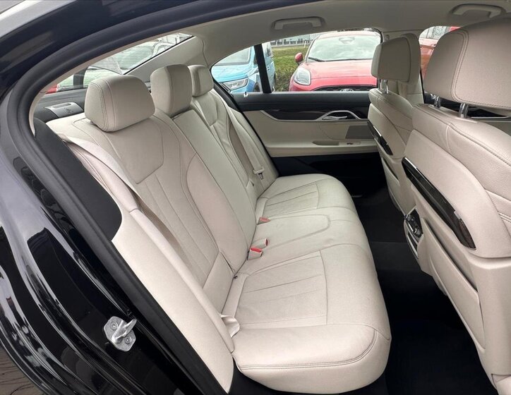 BMW Řada 7 Ostatní 4,4 l 390 kw