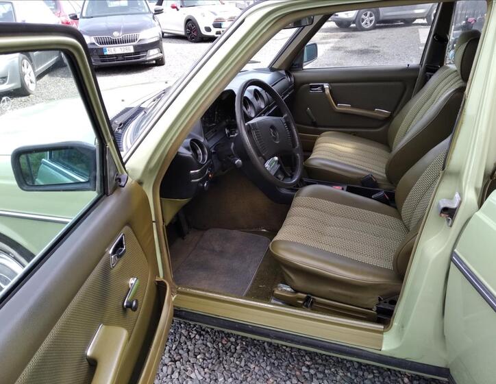 Mercedes-Benz 200 10