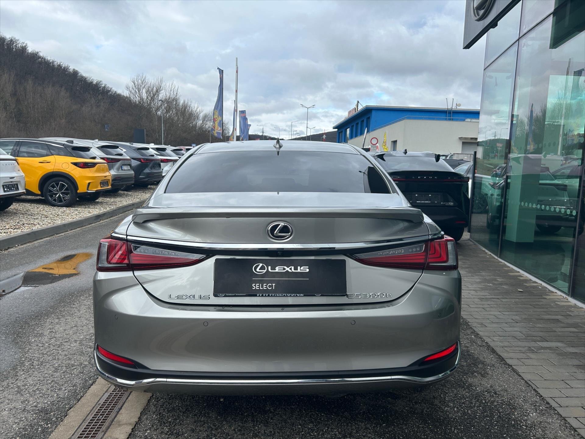 Lexus ES 300h Sedan 2,5 l 160 kw