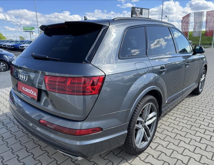 Audi Q7 6