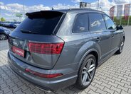 Audi Q7 6
