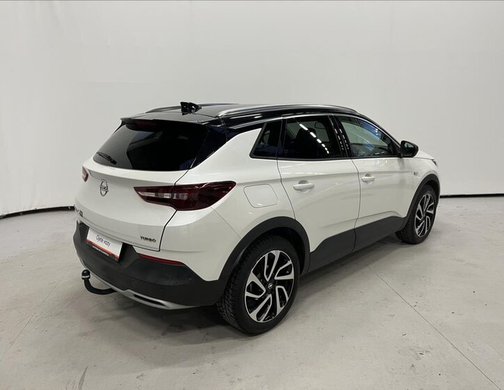 Opel Grandland X SUV 1,2 l 96 kw