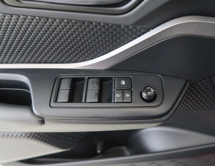 Toyota C-HR SUV / Terénní 1,8 l 72 kw