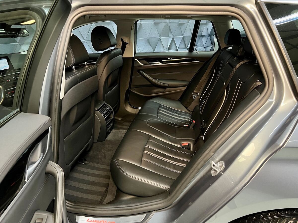 BMW Řada 5 Kombi 3,0 l 195 kw