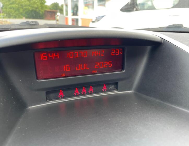 Peugeot 207 15