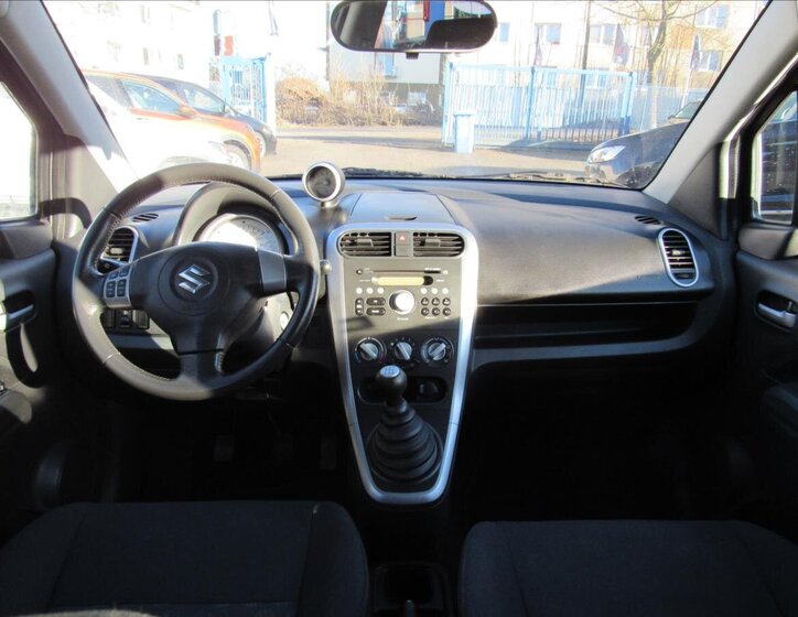 Suzuki Splash Hatchback 996,0 48 kw