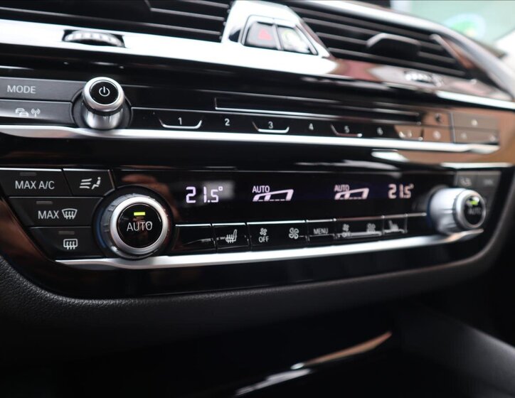 BMW Řada 5 Kombi 3,0 l 195 kw