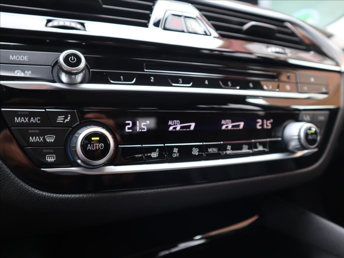 BMW Řada 5 Kombi 3,0 l 195 kw