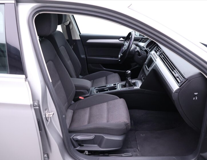 Volkswagen Passat Kombi 1,6 l 88 kw