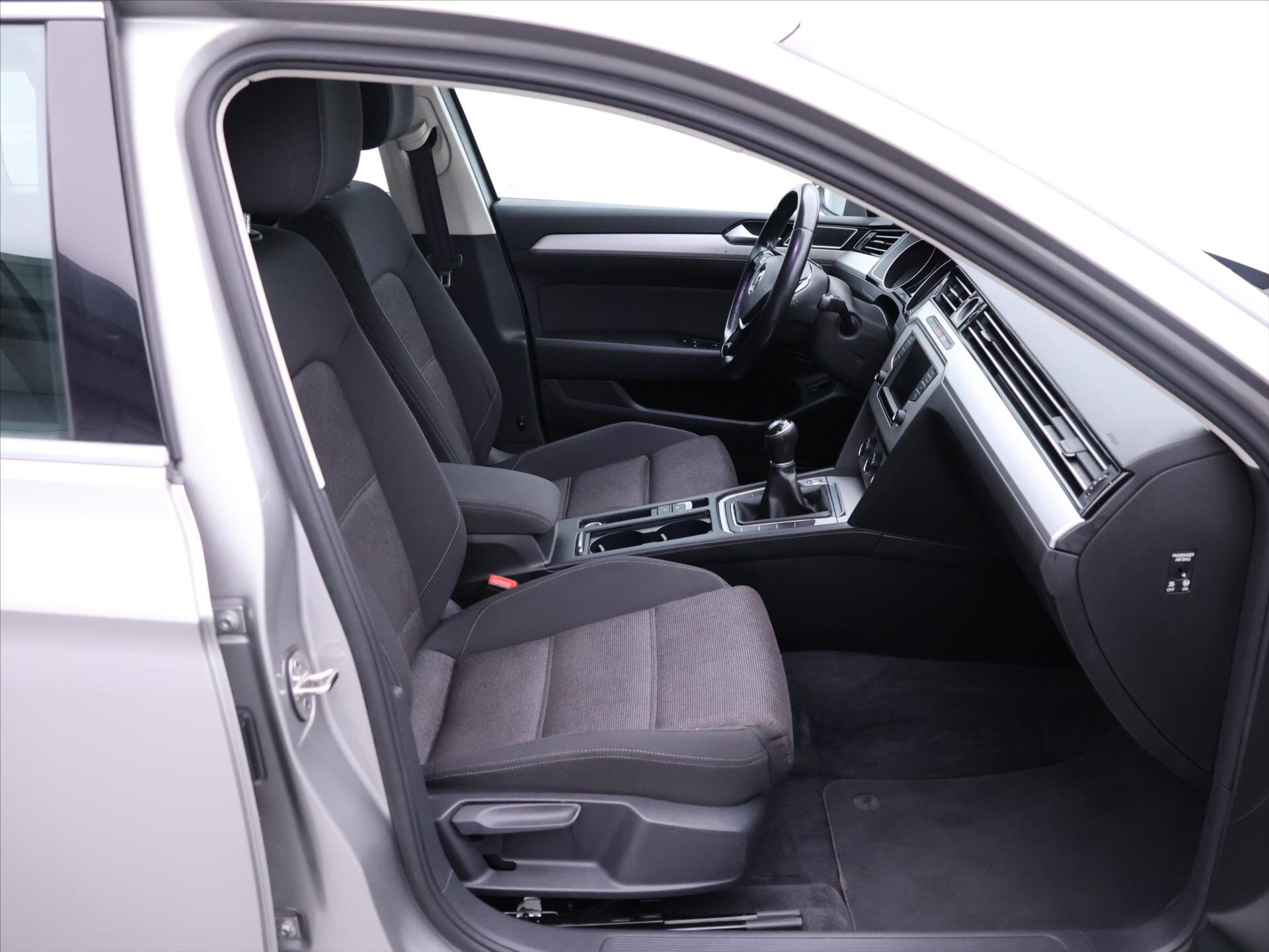 Volkswagen Passat Kombi 1,6 l 88 kw