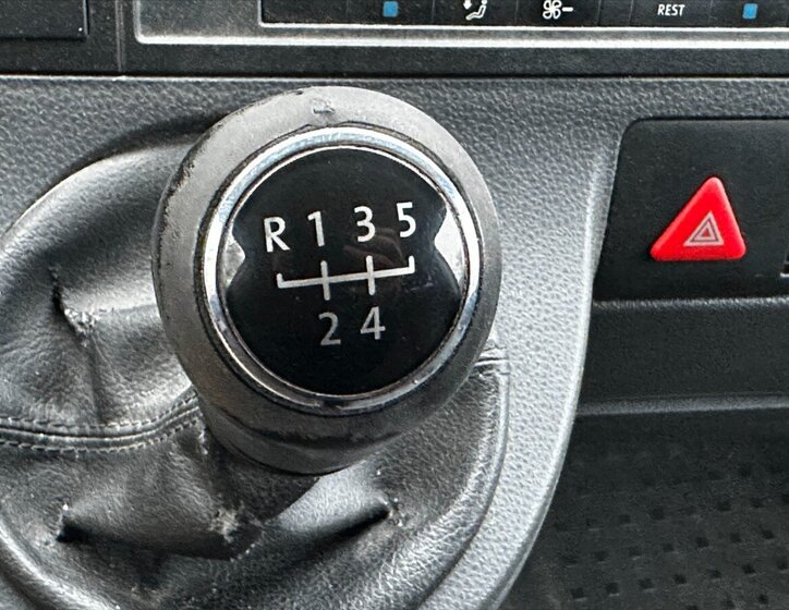 Volkswagen Caravelle 24