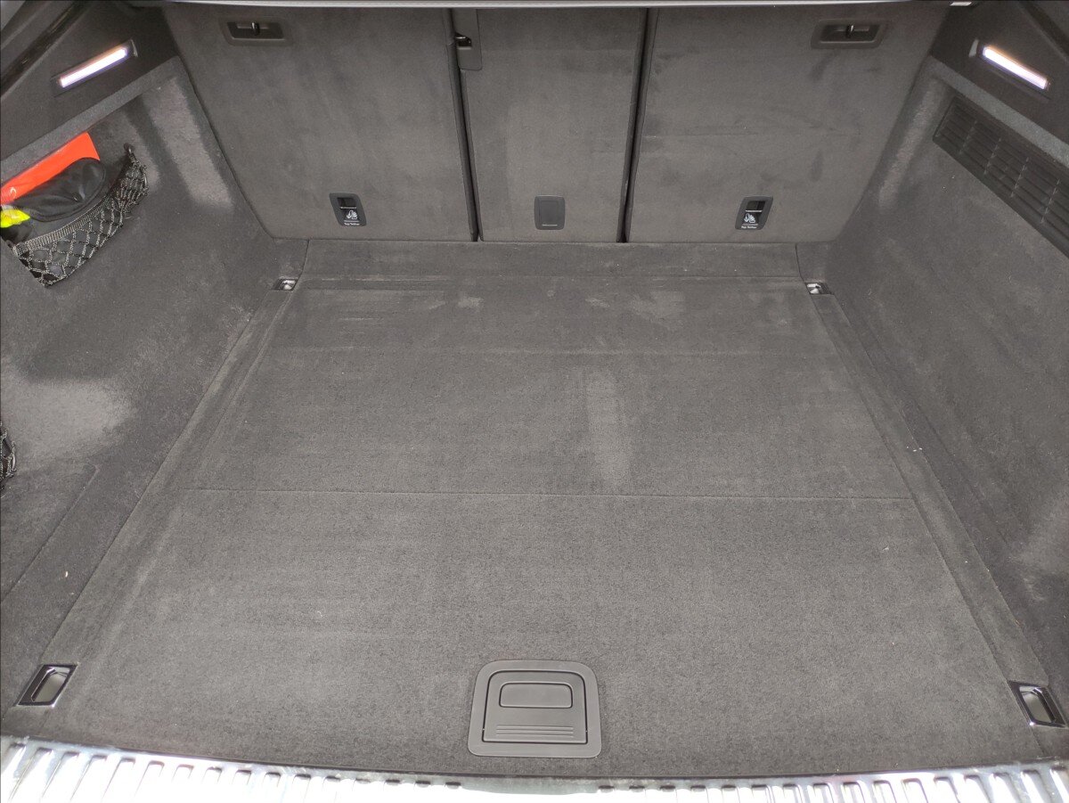 Audi Q8 SUV / Terénní 3,0 l 210 kw