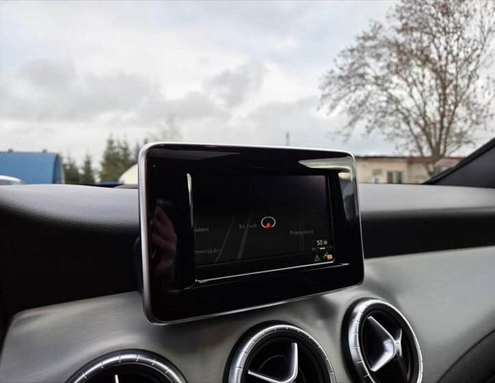 Mercedes-Benz CLA Sedan 1,8 l 100 kw