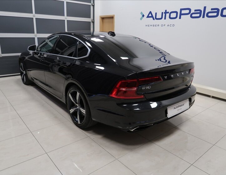 Volvo S90 Sedan / Limuzína 2,0 l 235 kw