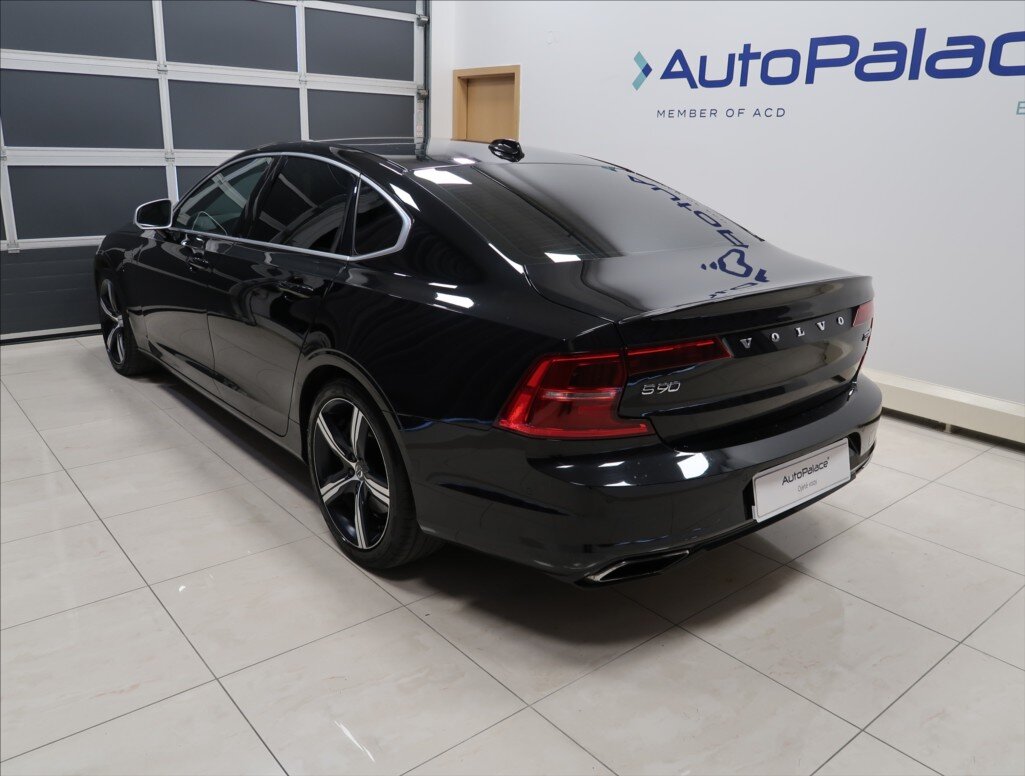 Volvo S90 Sedan / Limuzína 2,0 l 235 kw