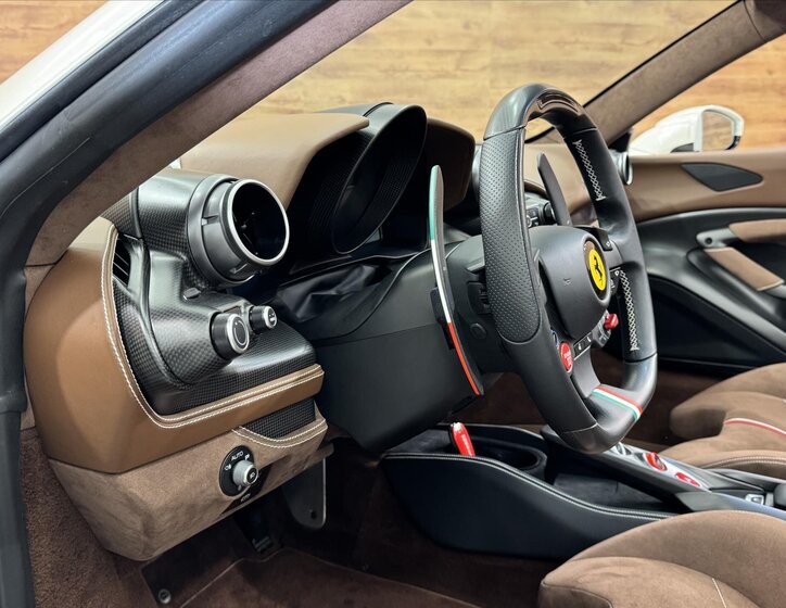 Ferrari F8 Kabriolet 3,9 l 530 kw