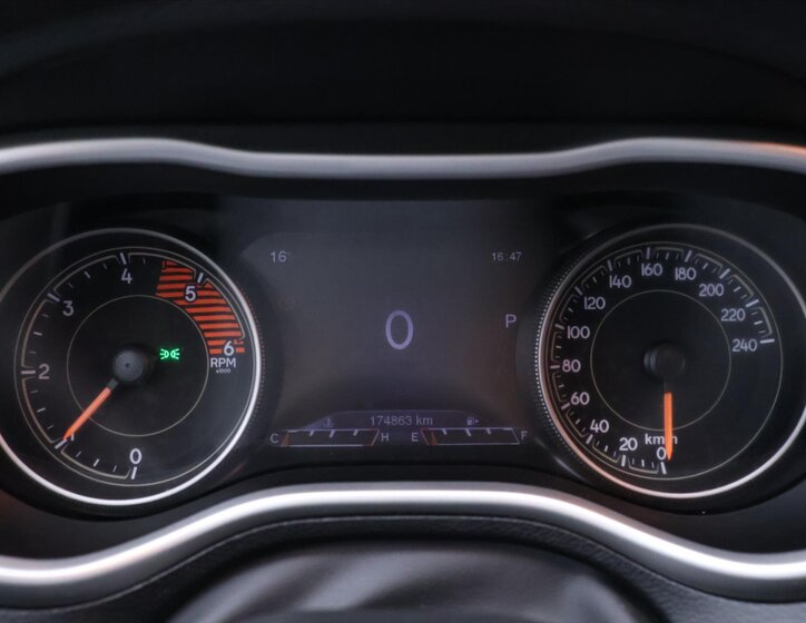 Jeep Cherokee SUV / Terénní 2,2 l 147 kw