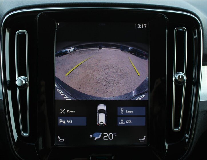 Volvo XC40 SUV / Terénní 2,0 l 140 kw