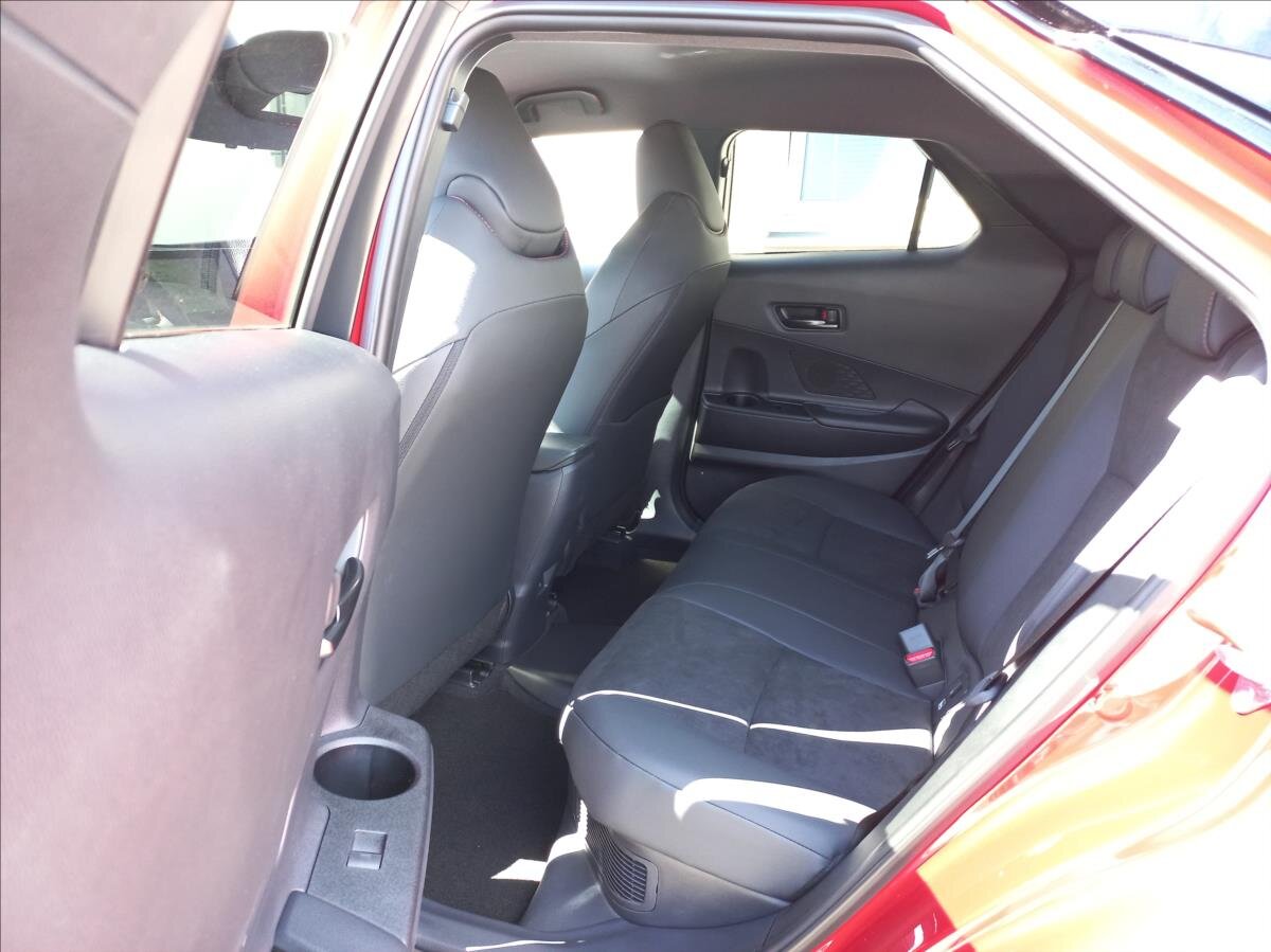 Toyota C-HR CUV / Crossover 2,0 l 112 kw