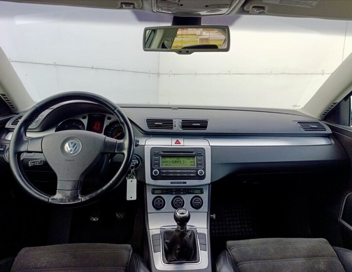 Volkswagen Passat Sedan / Limuzína 2,0 l 103 kw
