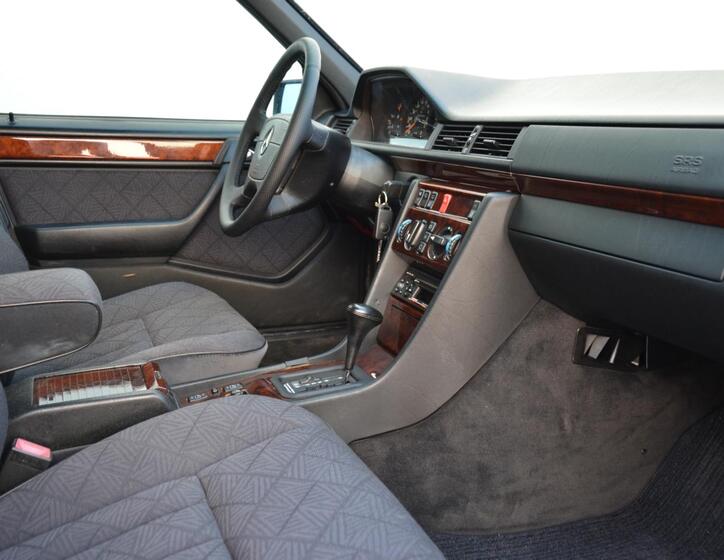 Mercedes-Benz 124 22