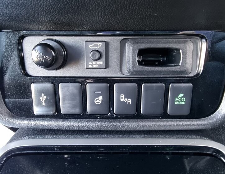 Mitsubishi Outlander SUV / Terénní 2,0 l 110 kw