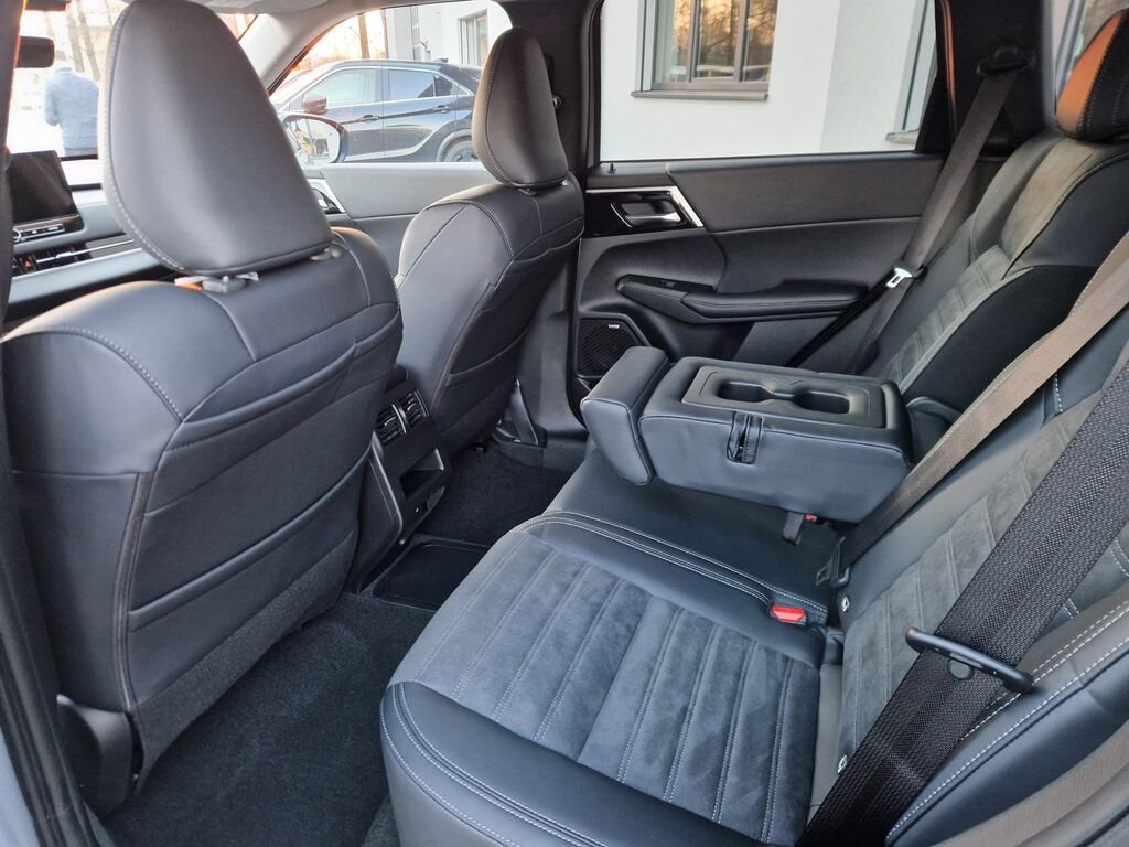 Mitsubishi Outlander SUV / Terénní 2,4 l 225 kw