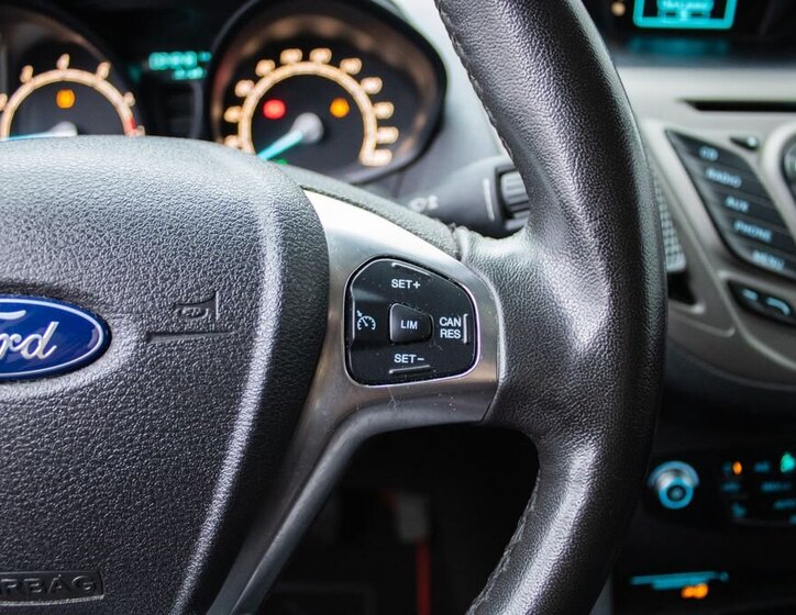 Ford Tourneo Courier MPV 998,0 74 kw