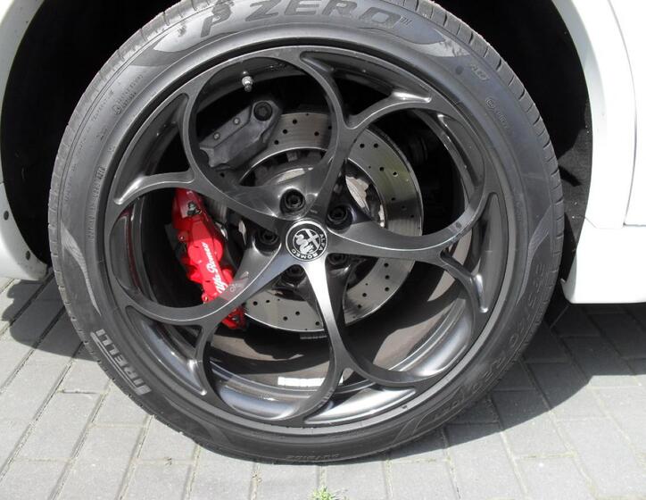 Alfa Romeo Stelvio 30