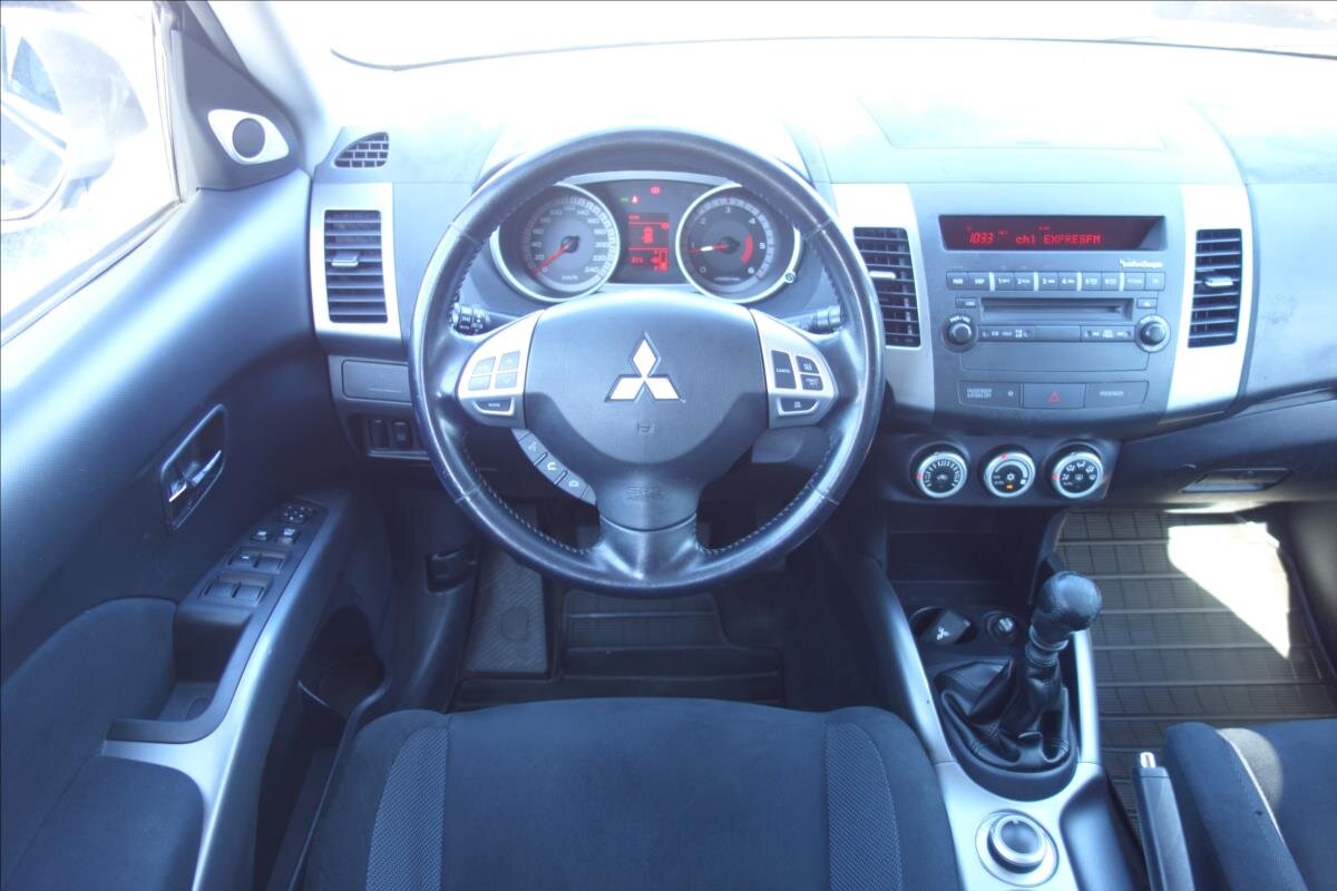 Mitsubishi Outlander SUV / Terénní 2,0 l 103 kw