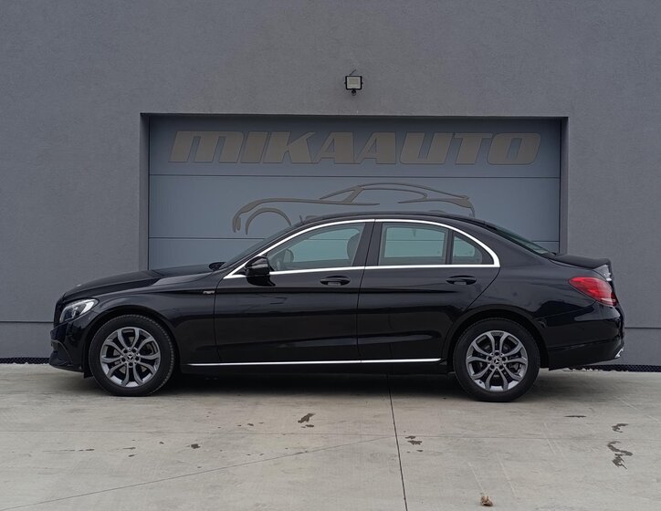 Mercedes-Benz Třídy C Sedan / Limuzína 2,1 l 125 kw
