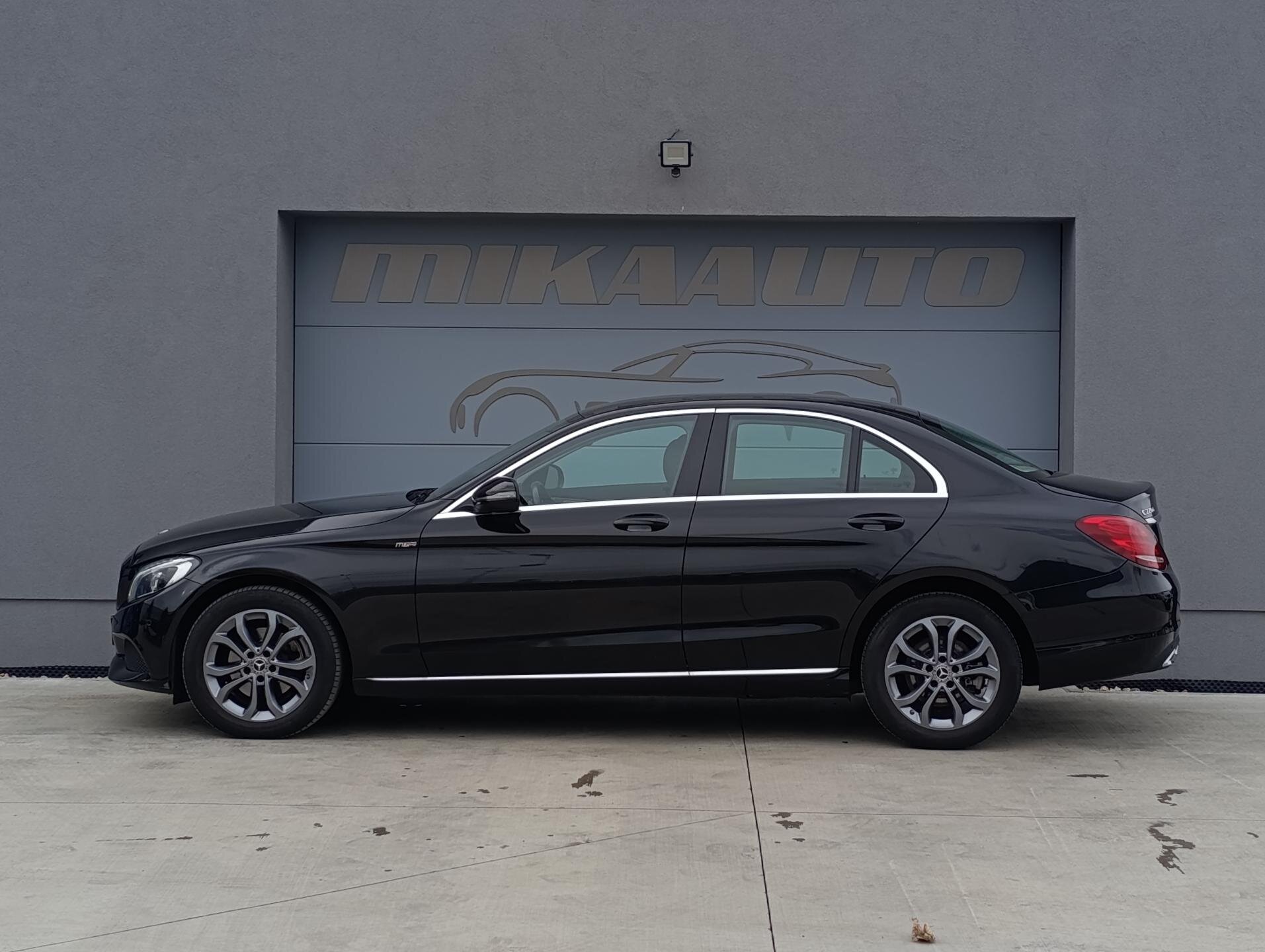Mercedes-Benz Třídy C Sedan / Limuzína 2,1 l 125 kw