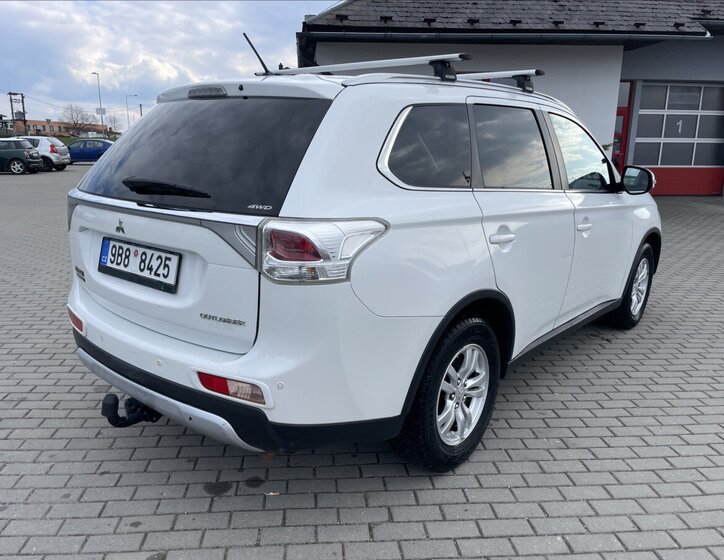 Mitsubishi Outlander SUV / Terénní 2,3 l 110 kw