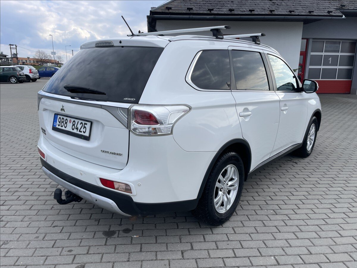 Mitsubishi Outlander SUV / Terénní 2,3 l 110 kw