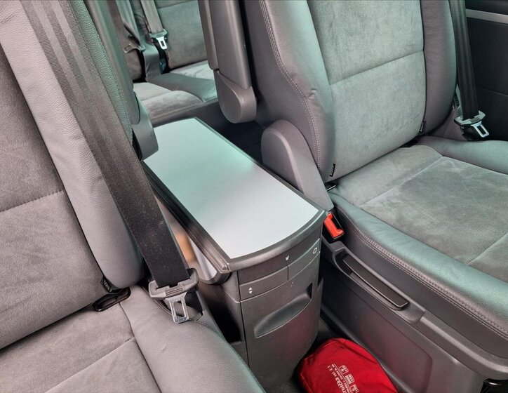 Volkswagen Multivan 8