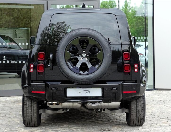 Land Rover Defender 3